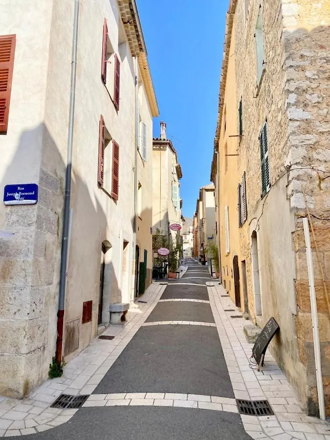 Maison Nomade Valbonne 0*,  Francja